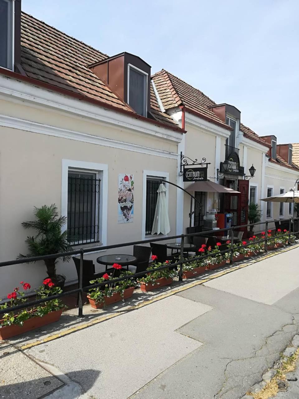 Hotel Centrum Panzio Szentendre Exterior foto